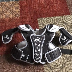 Lacrosse shoulder/chest pads